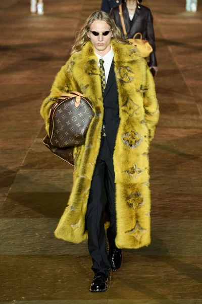Look 49